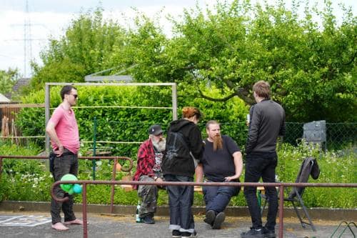 Tratschen am Vereinsheim